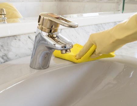 Room-by-room Airbnb cleaning checklist for short-term rental hosts